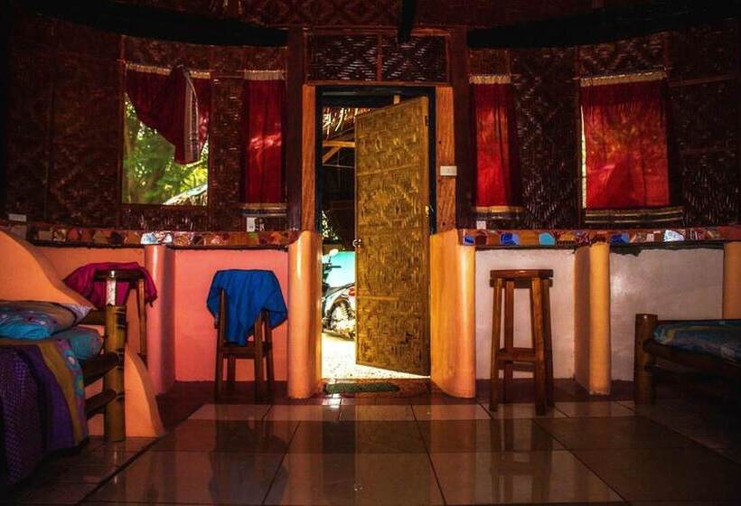 Lennons Place Backpacker Hostel