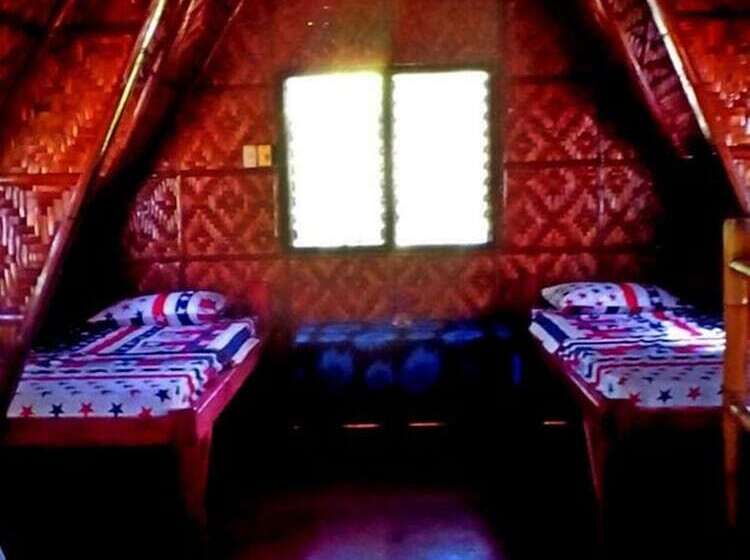 Lennons Place Backpacker Hostel