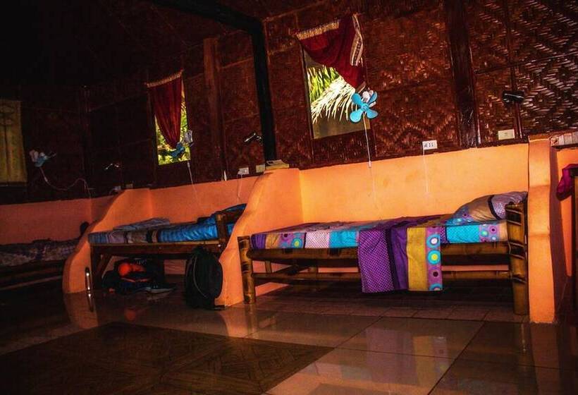 Lennons Place Backpacker Hostel