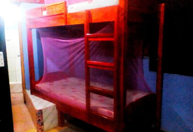 Lennons Place Backpacker Hostel