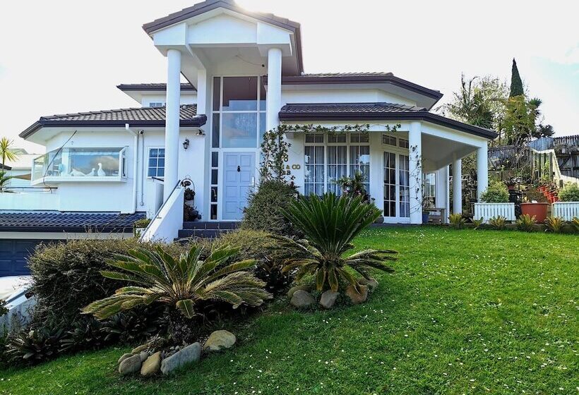 Lush & Co Auckland Bed & Breakfast