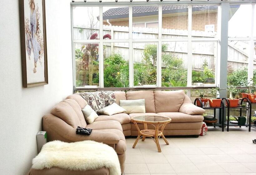 Lush & Co Auckland Bed & Breakfast