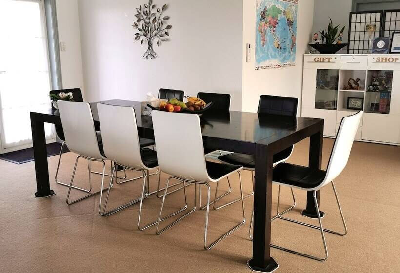 Lush & Co Auckland Bed & Breakfast