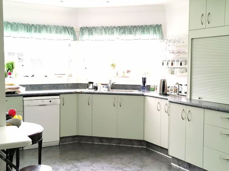 Lush & Co Auckland Bed & Breakfast