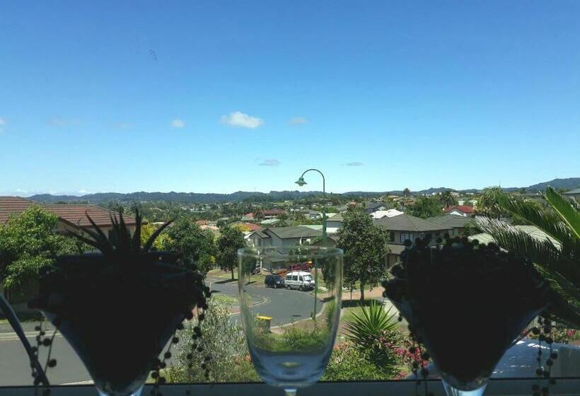 Lush & Co Auckland Bed & Breakfast