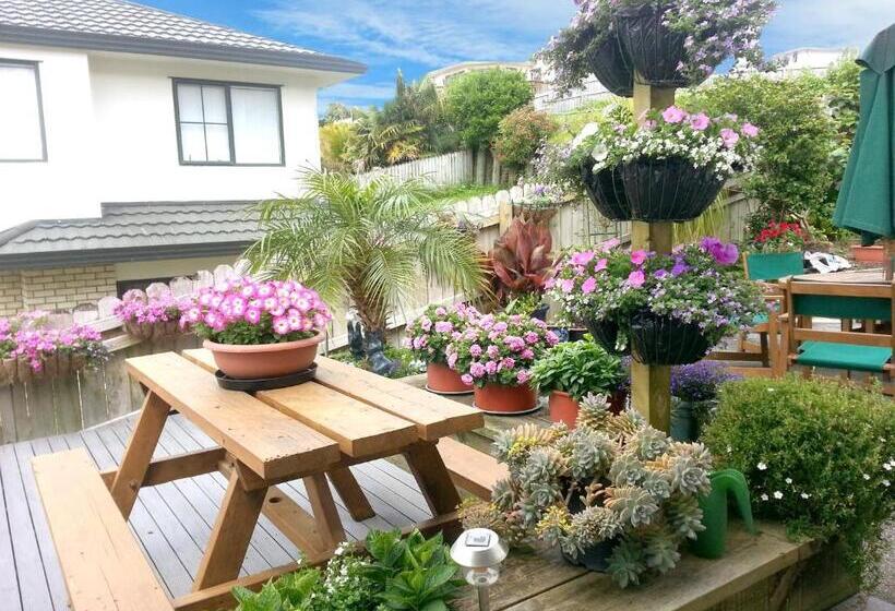 Lush & Co Auckland Bed & Breakfast