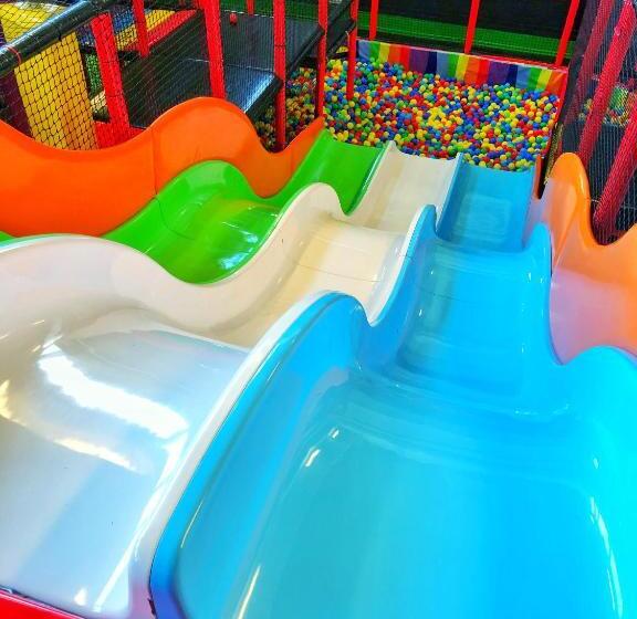 Multi Challenge Hostel