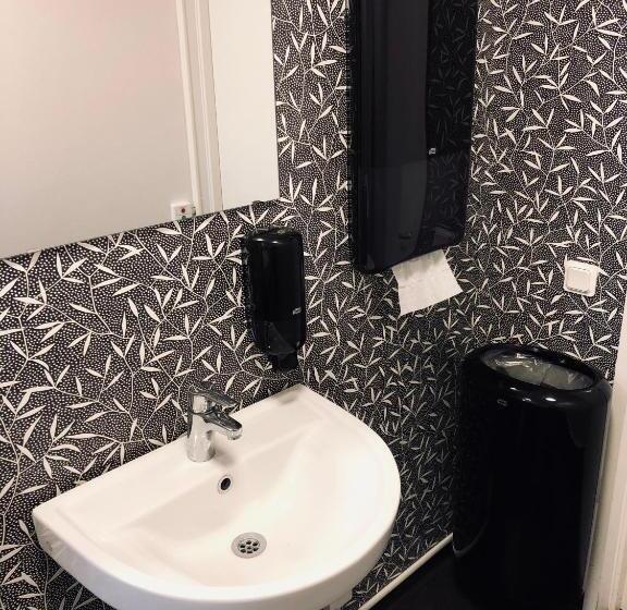 Multi Challenge Hostel