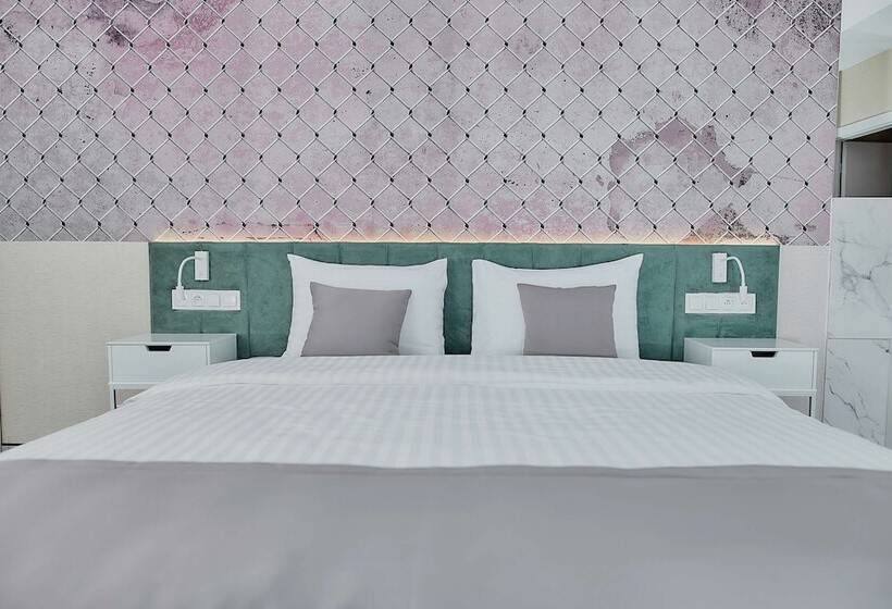 בית מלון כפרי Tulip Inn żyrardów