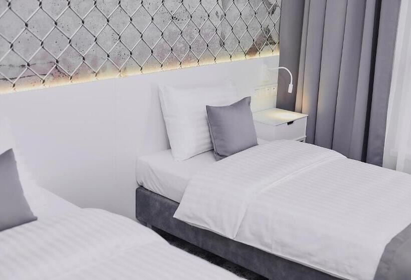 בית מלון כפרי Tulip Inn żyrardów