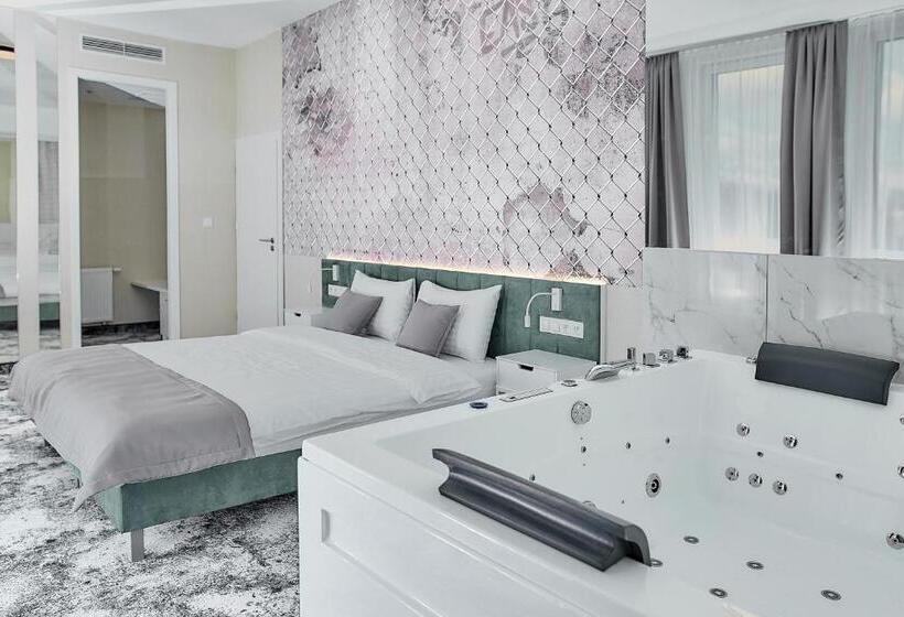 בית מלון כפרי Tulip Inn żyrardów