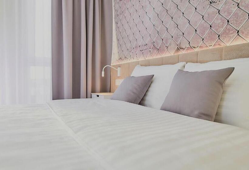 בית מלון כפרי Tulip Inn żyrardów