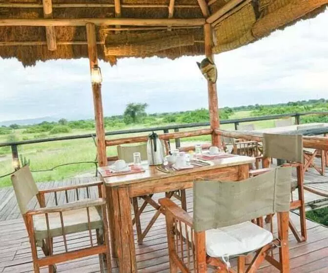 هتل Kazinga Wilderness Safari Camp
