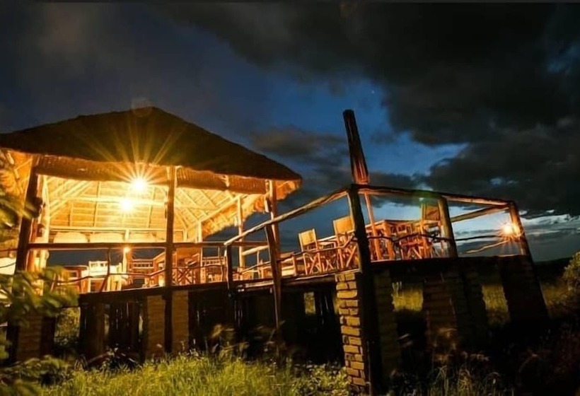هتل Kazinga Wilderness Safari Camp