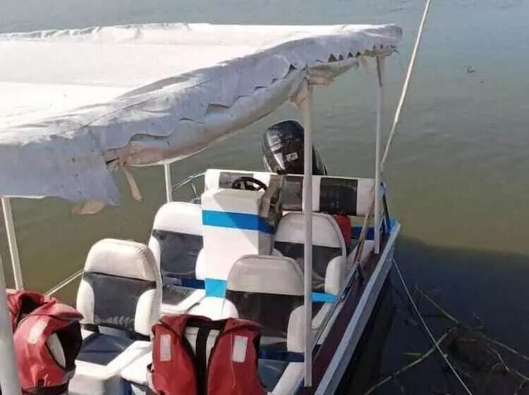 هتل Kazinga Wilderness Safari Camp