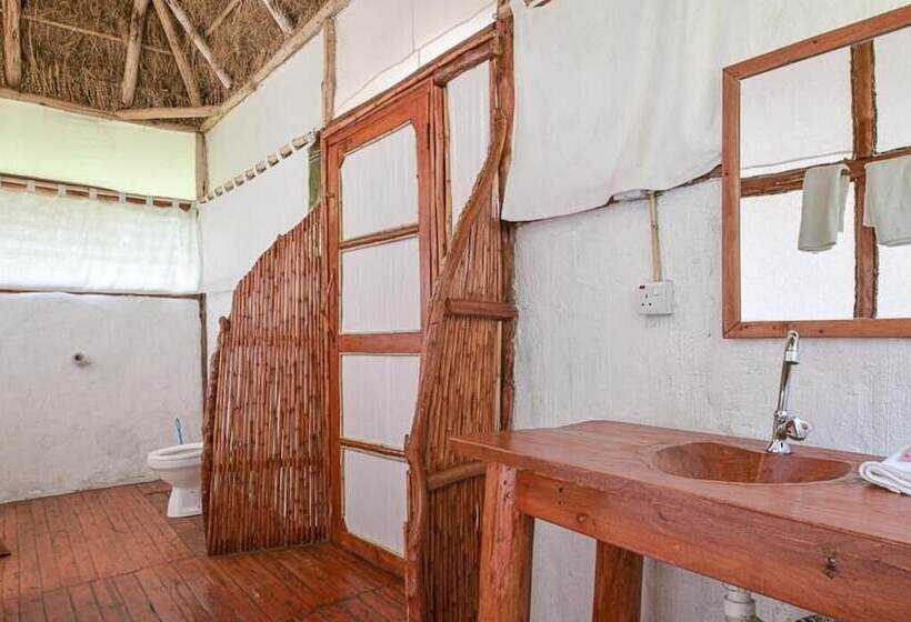 هتل Kazinga Wilderness Safari Camp