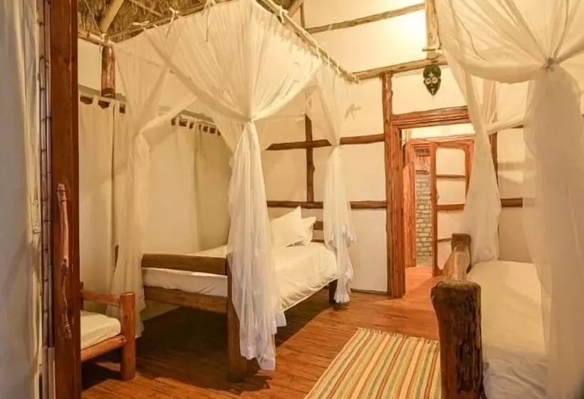 هتل Kazinga Wilderness Safari Camp