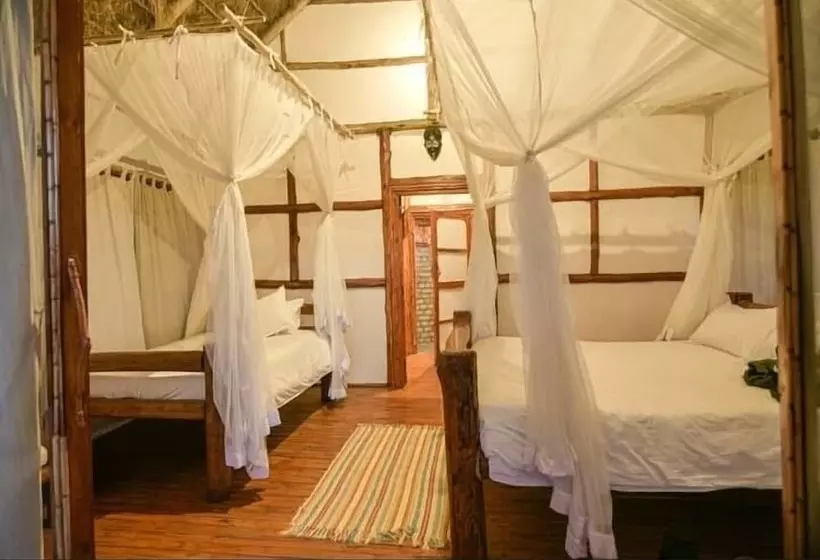 هتل Kazinga Wilderness Safari Camp