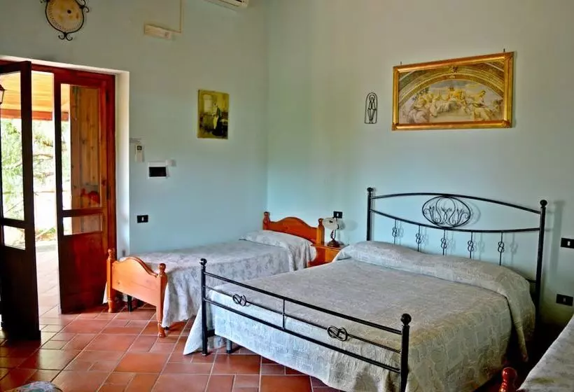 Maaseutuhotelli Il Falco Del Cilento