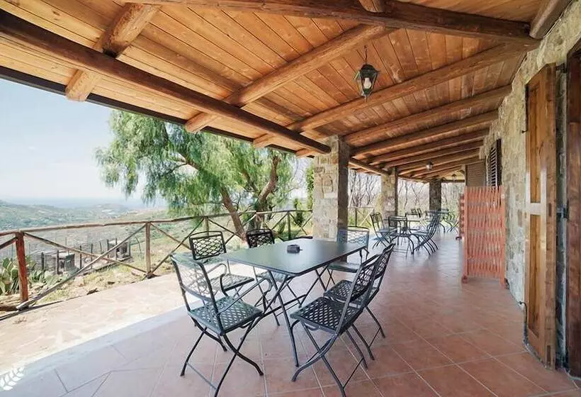 Maaseutuhotelli Il Falco Del Cilento