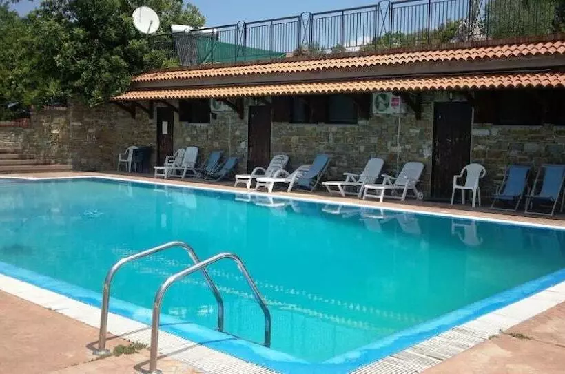 Maaseutuhotelli Il Falco Del Cilento