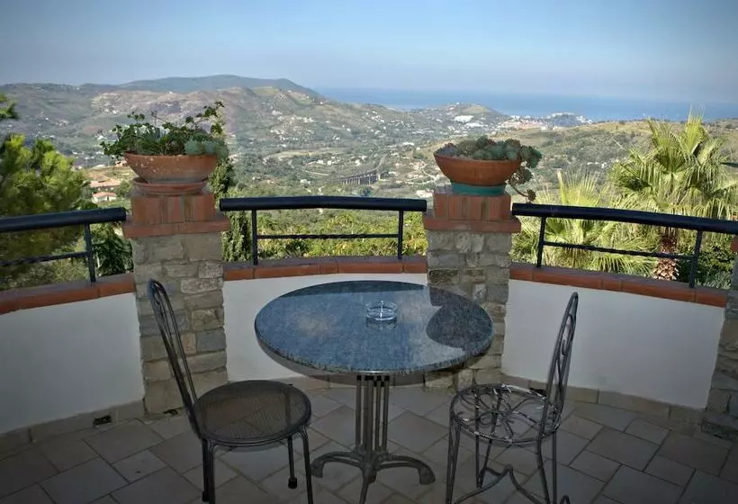 Maaseutuhotelli Il Falco Del Cilento