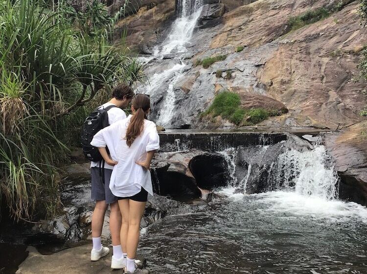 בית מלון כפרי The Backyard Blangoda