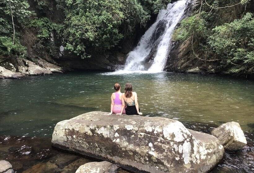 בית מלון כפרי The Backyard Blangoda