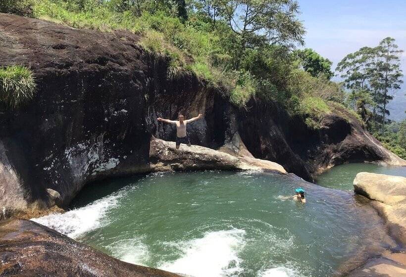 בית מלון כפרי The Backyard Blangoda