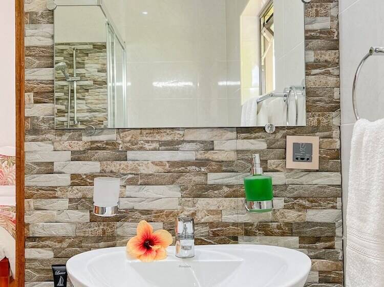 Palm Holiday Apartments