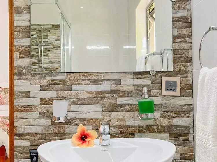 Palm Holiday Apartments