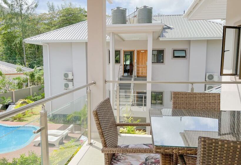 Palm Holiday Apartments