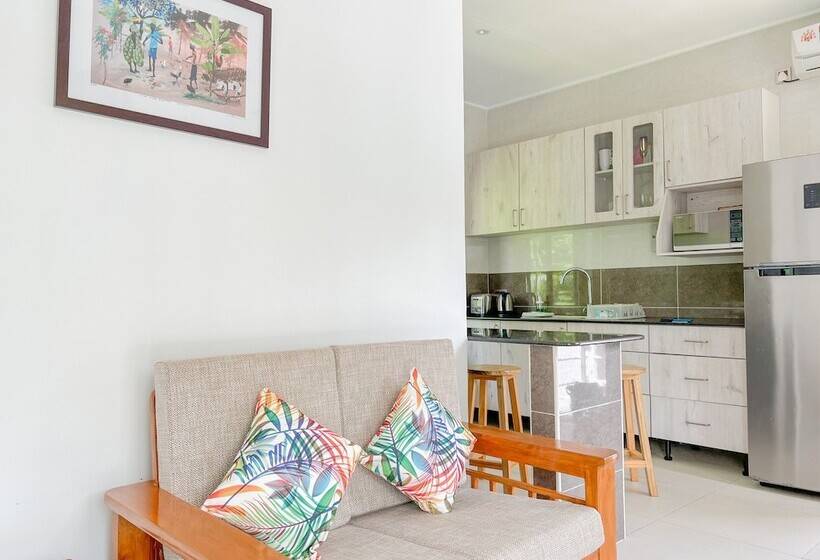 Palm Holiday Apartments