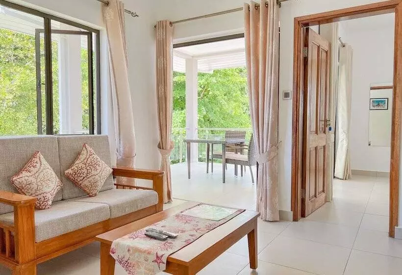 Palm Holiday Apartments