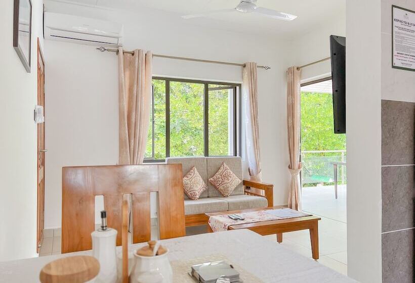 Palm Holiday Apartments