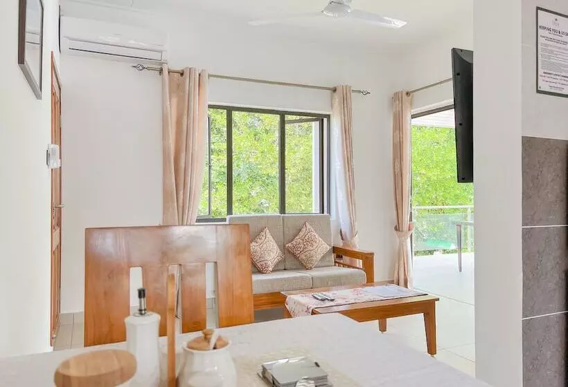 Palm Holiday Apartments