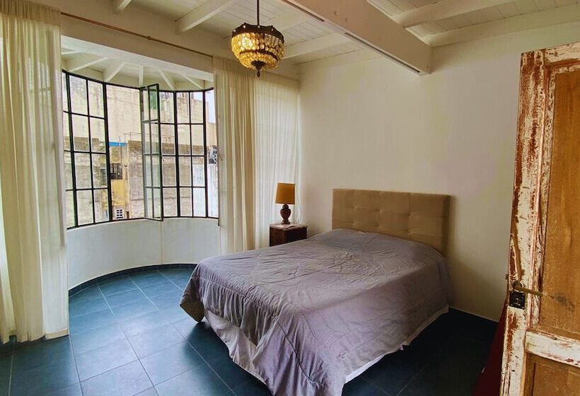 پانسیون Casa En El Encantador San Telmo   8 Habitaciones