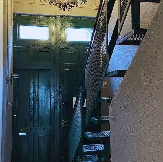 پانسیون Casa En El Encantador San Telmo   8 Habitaciones