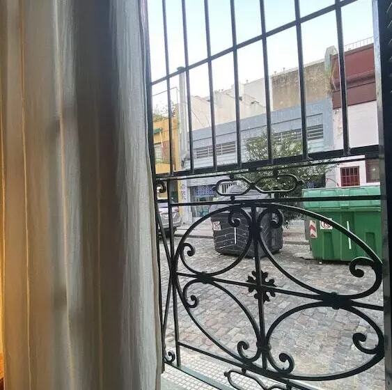 پانسیون Casa En El Encantador San Telmo   8 Habitaciones
