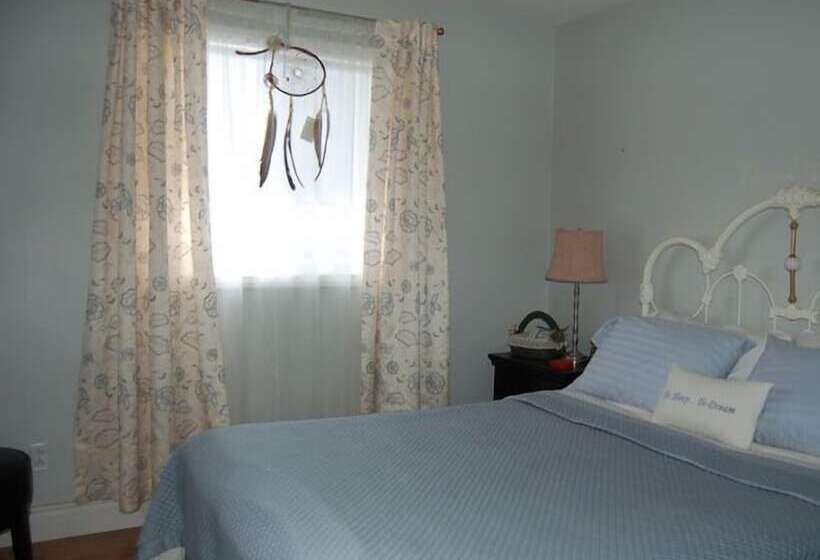 A Muskoka Dream Catcher Bed & Breakfast