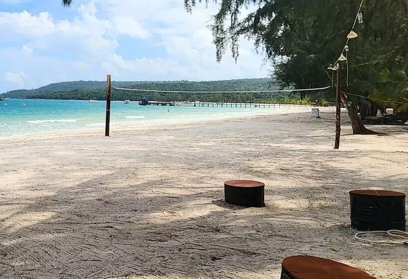 Retkeilymaja Mad Monkey Koh Rong