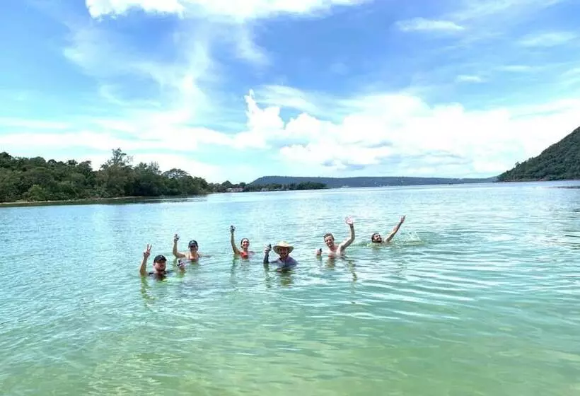 Retkeilymaja Mad Monkey Koh Rong