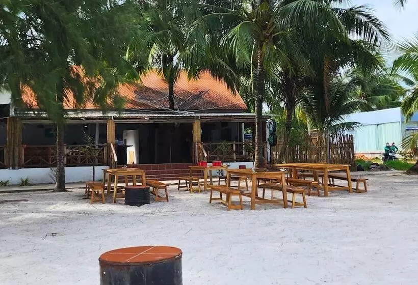 Retkeilymaja Mad Monkey Koh Rong