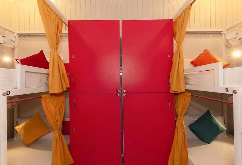 Madpackers Amritsar   Hostel