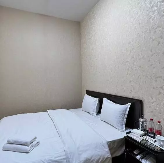 Hayot Hostel