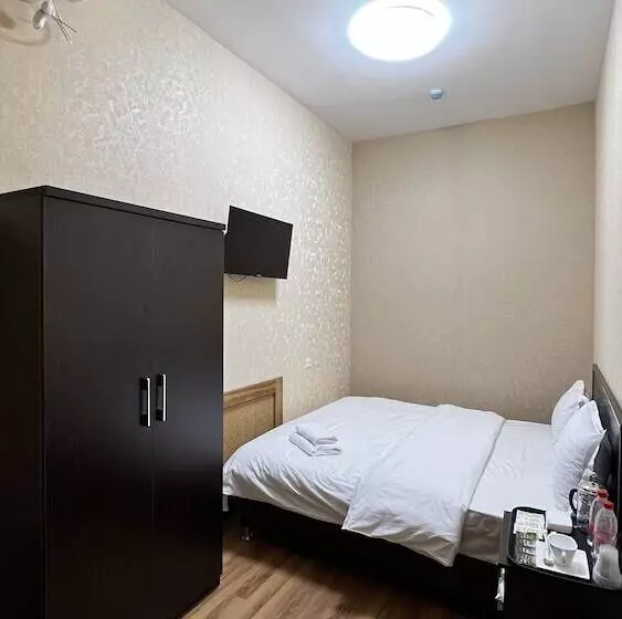 Hayot Hostel