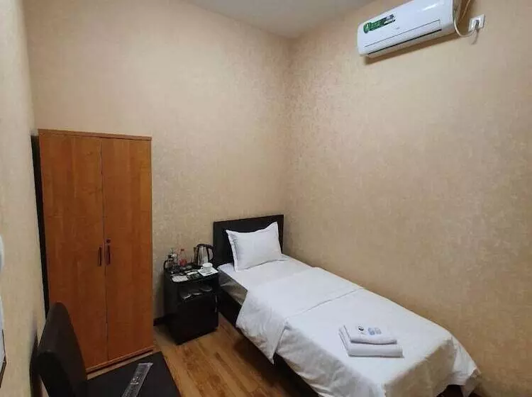 Hayot Hostel