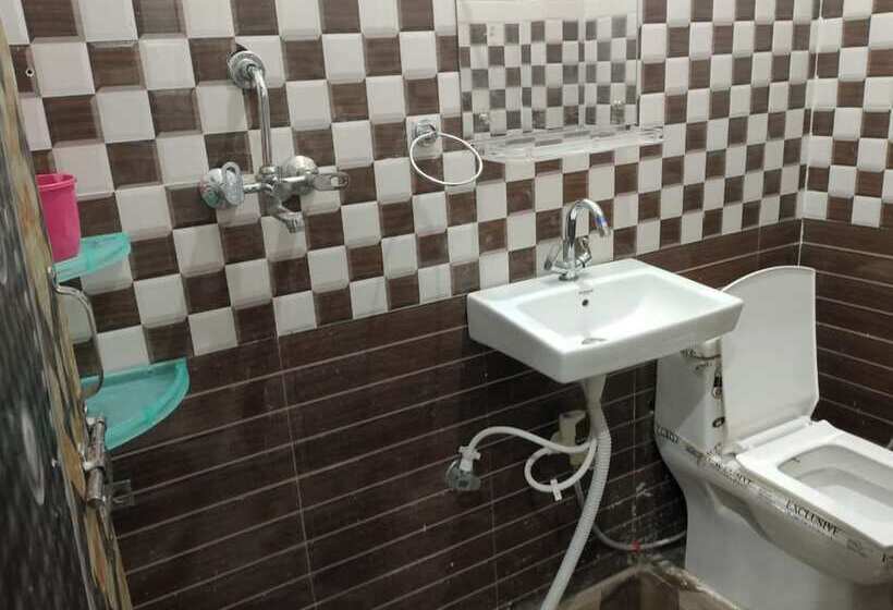 Отель Avexia Kanha Residency