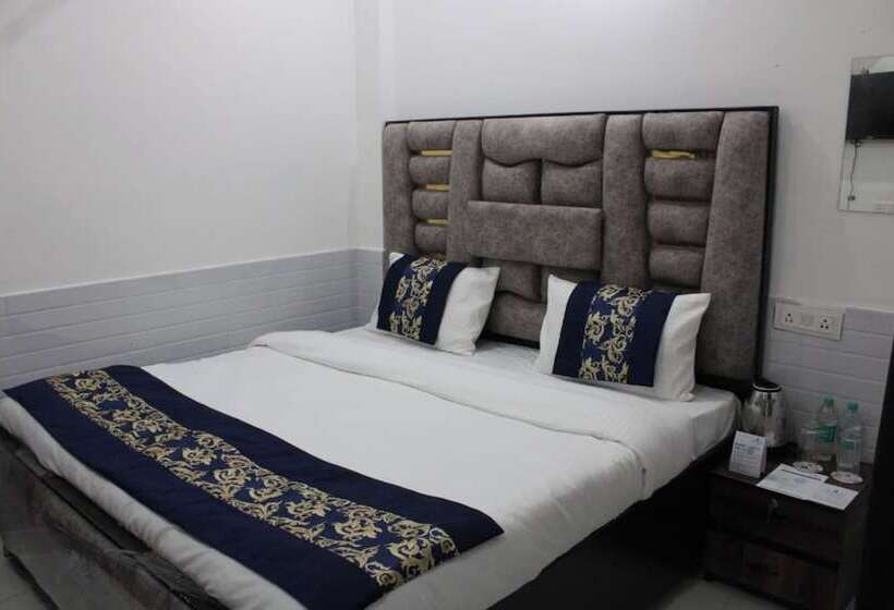 Отель Avexia Kanha Residency