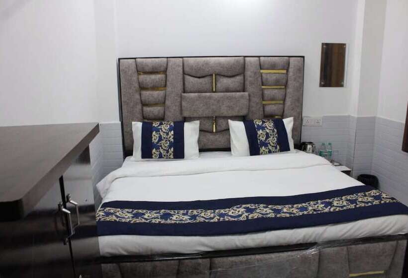 Отель Avexia Kanha Residency